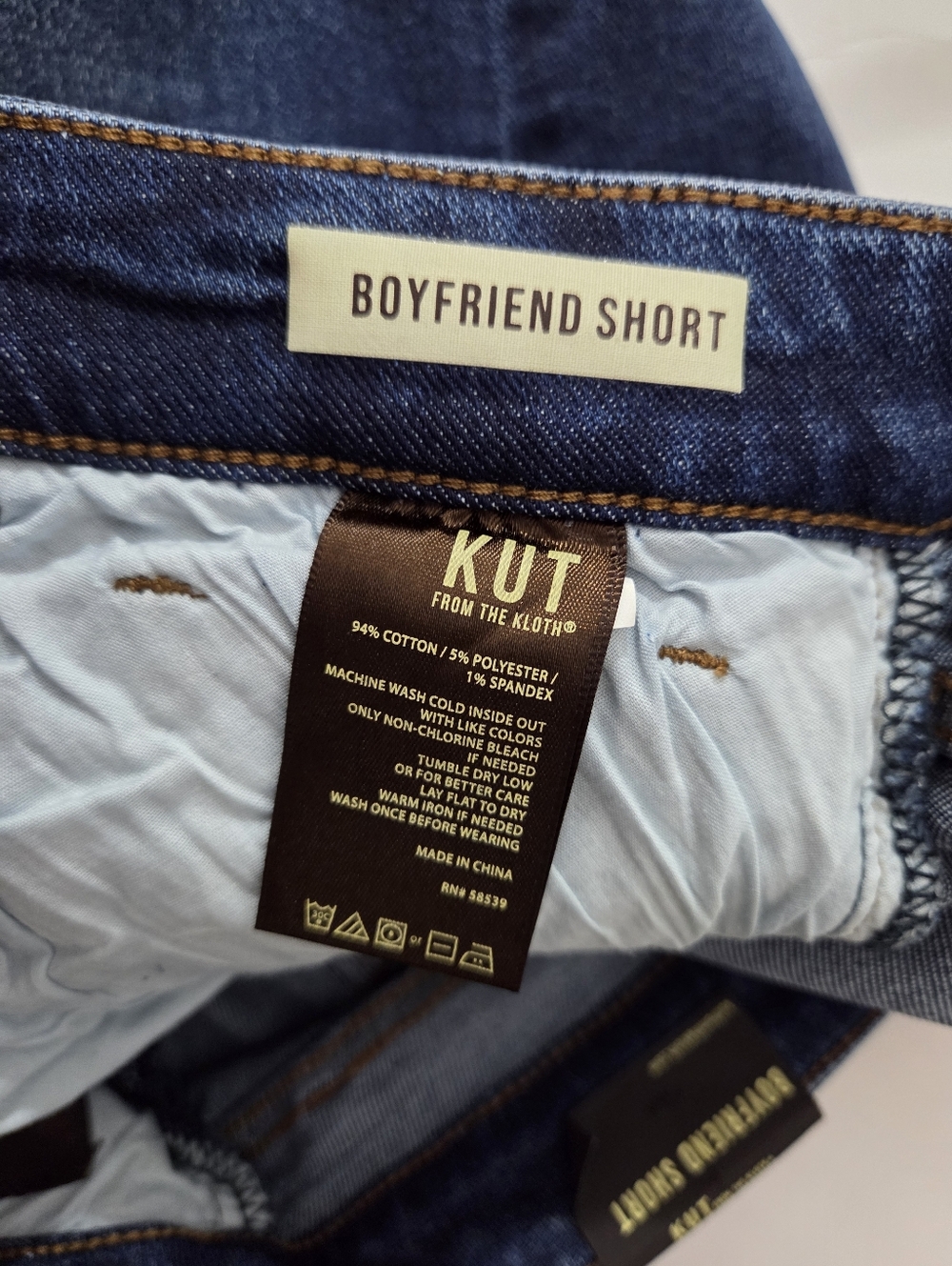 NWT Kut from the Kloth Lonnie Cuffed Boyfriend Short Jean Denim Size 18W Casual - Picture 9 of 10